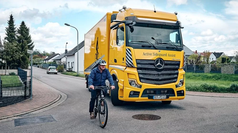 Daimler Truck a vândut 1 milion de camioane și autobuze cu Active Brake Assist