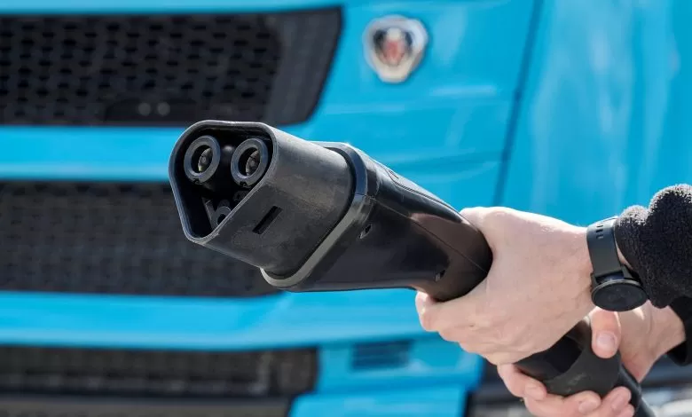 Scania a făcut primele teste cu sistemul de încărcare Megawatt