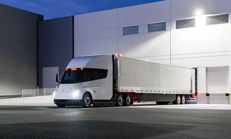 Tesla Semi are un preț de aproximativ 250.000 de dolari