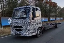 Tevva folosește un sistem de frânare regenerativă dezvoltat cu ZF