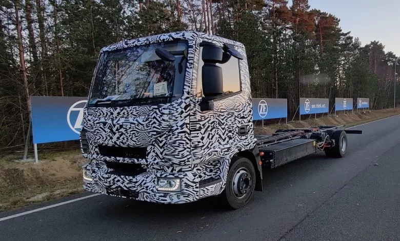 Tevva folosește un sistem de frânare regenerativă dezvoltat cu ZF