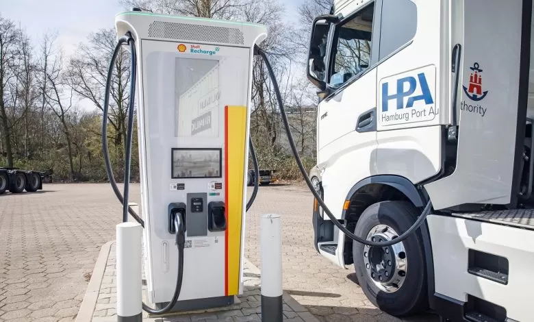 Shell începe construirea infrastructurii de încărcare pentru camioane