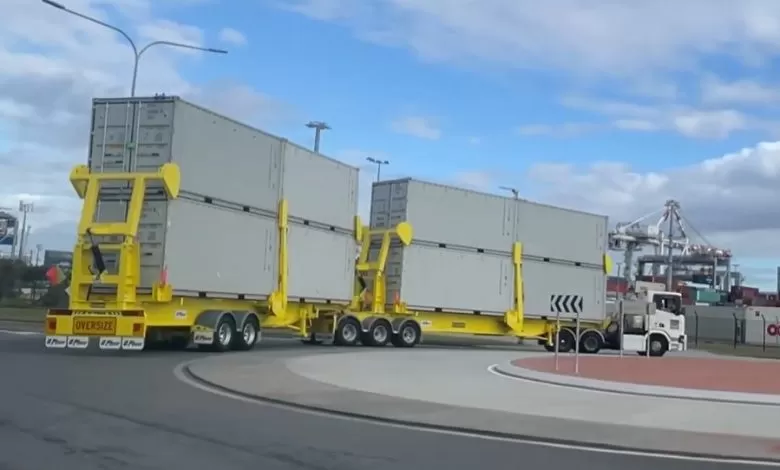 Combinație pentru transportul a 8 containere