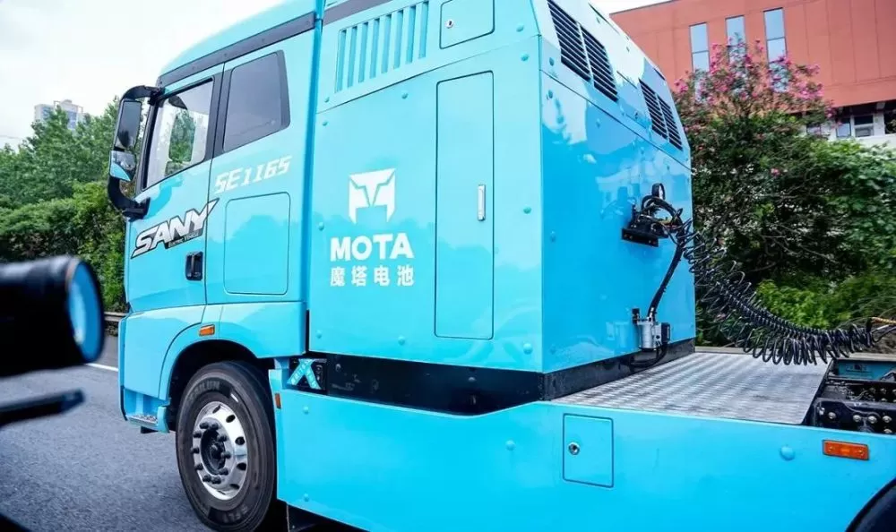 Un camion electric de 40 de tone a mers 817 km fără reîncărcare
