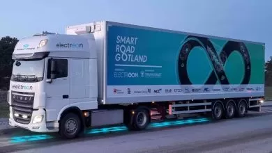 Primul camion electric care se încarcă wireless, în mers