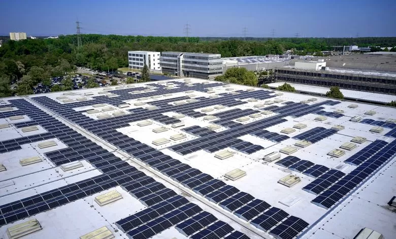 Daimler Truck a instalat un sistem de panouri fotovoltaice pe fabrica din Wörth