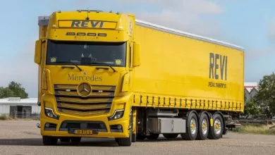 Actros L cu oglinzi în loc de camere și cameră în loc de oglindă