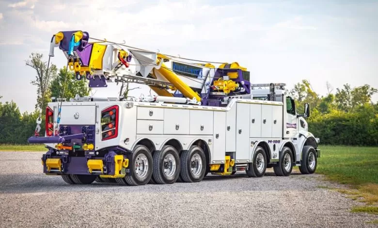 Camion de recuperare 12x4: trei axă față și macara de 100 de tone
