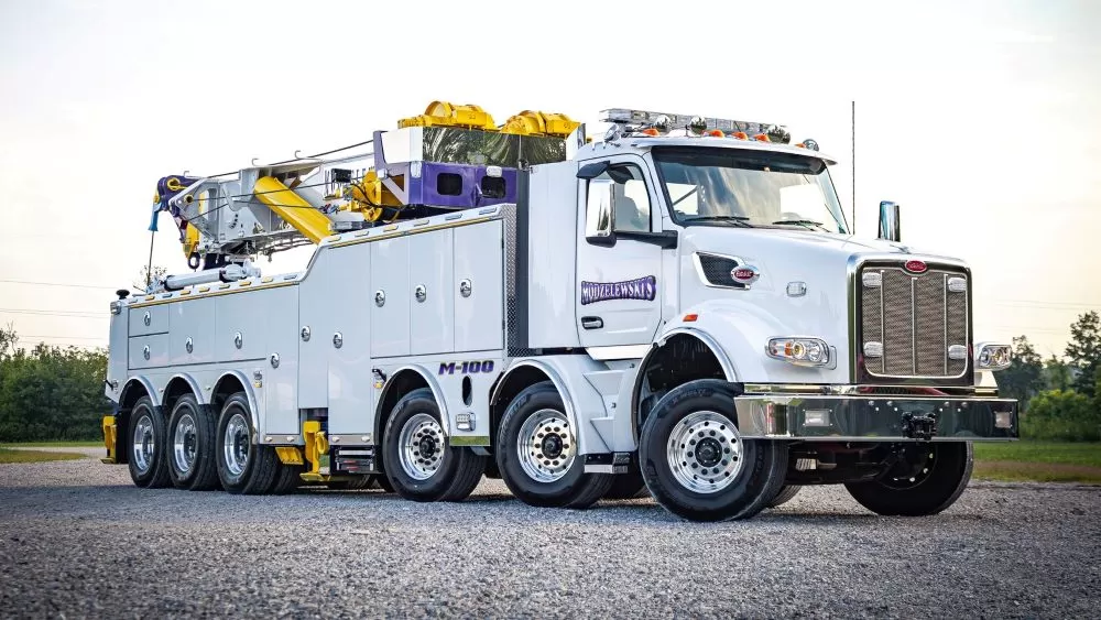 Camion de recuperare 12x4: trei axă față și macara de 100 de tone
