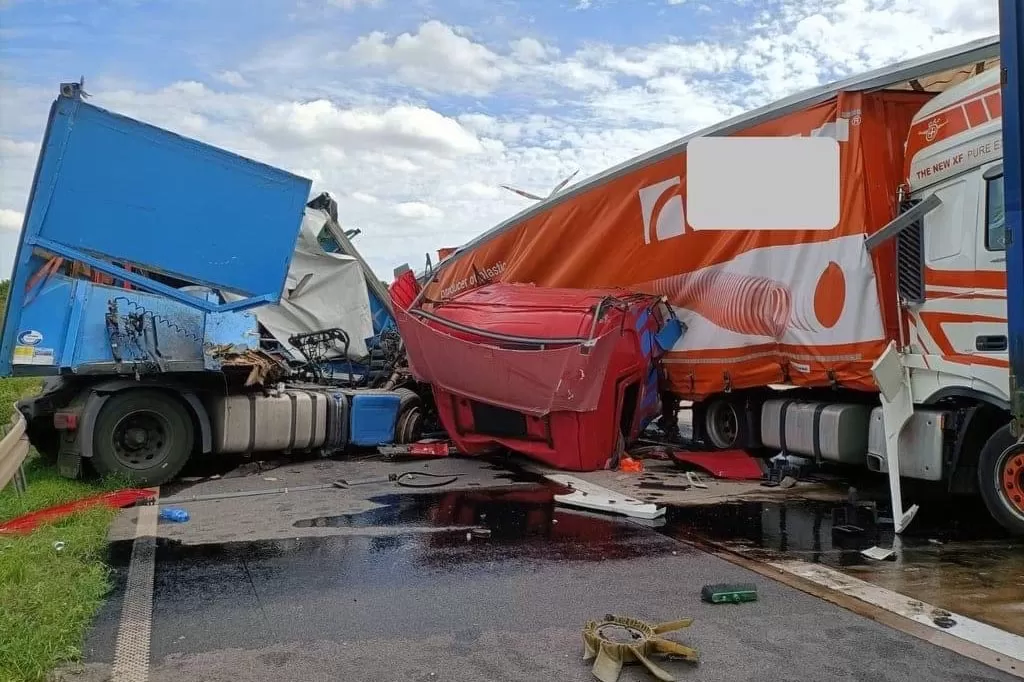 Accident grav cu cinci camioane implicate pe A2 în Germania