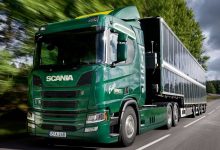 Camion hibrid Scania alimentat de panouri solare de pe remorcă