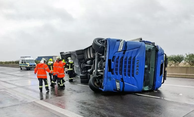Un camion răsturnat a blocat circulația pe A4 în Germania 1 Un camion răsturnat a blocat circulația pe A4 în Germania