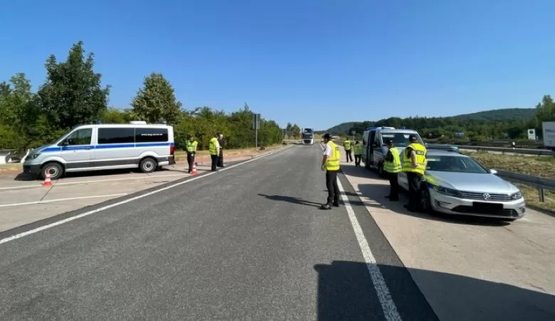 Germania: În 1 din 6 camioane controlate, șoferul petrecuse weekendul în cabină