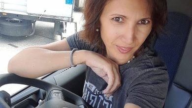 Felicia s-a făcut șoferiță de camion, după o viață dedicată îngrijirii oamenilor