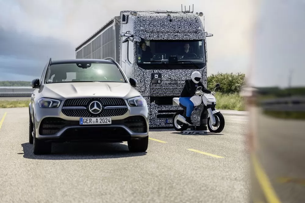 Daimler Truck testează sisteme de siguranță noi și evoluate