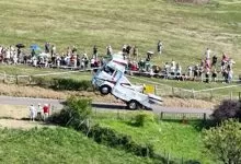 Record: A mers 2,4 km cu un camion cu axa față ridicată (VIDEO)