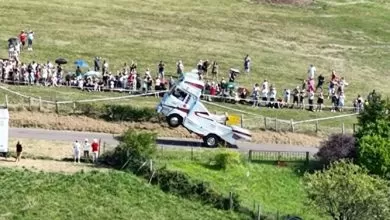 Record: A mers 2,4 km cu un camion cu axa față ridicată (VIDEO)