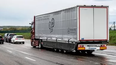 Germania: Este obligatoriu sau nu să aprinzi luminile de avarie la capătul unui ambuteiaj?