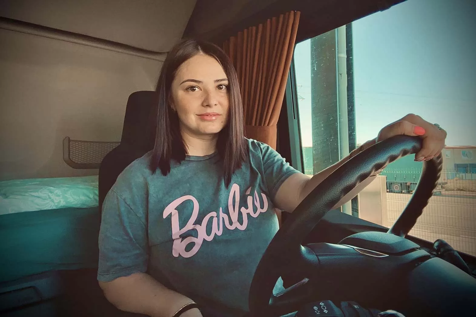 Trucker Girl Diana: ”Dacă noi ne oprim, atunci chiar se oprește toată lumea asta!” 5 diana stoian trucker girl diana 6