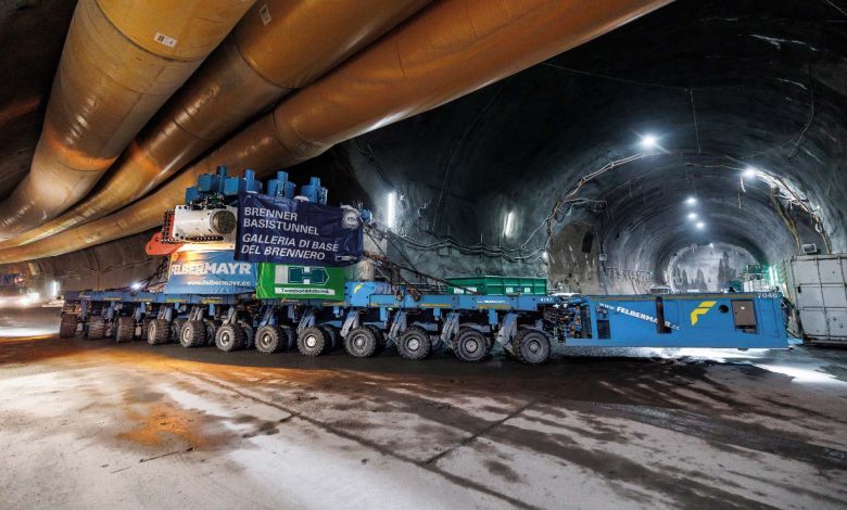 Cum au fost transportate „cârtițele” care sapă cel mai lung tunel feroviar din lume?