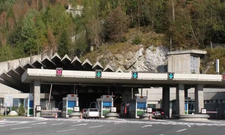 Tunelul Mont Blanc va fi închis în perioada 16 octombrie - 12 decembrie 1 Tunelul Mont Blanc închis în perioada 16 octombrie - 12 decembrie