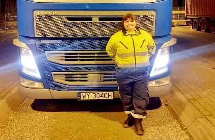 Mihaela îmbină pasiunea pentru camion cu cea pentru versuri 1 IMG 3979