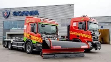 Primul plug de zăpadă montat pe un camion electric