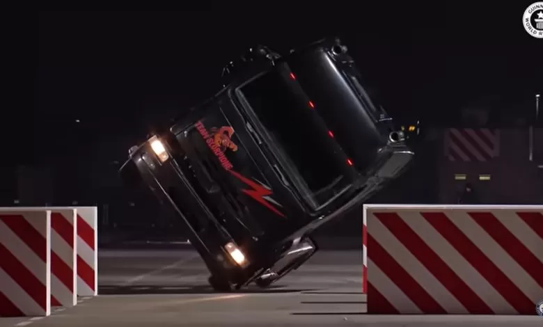 Record de precizie în conducerea unui camion pe două roți 1 Record de precizie în conducerea unui camion pe două roți