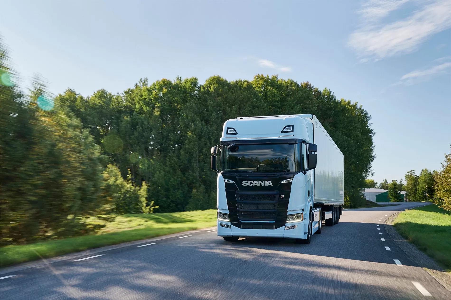 Scania a început producția camioanelor electrice pentru transport urban și regional