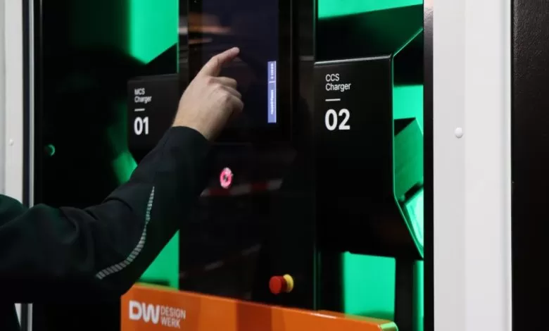 Designwerk prezintă un Mega Charger pentru camioane electrice