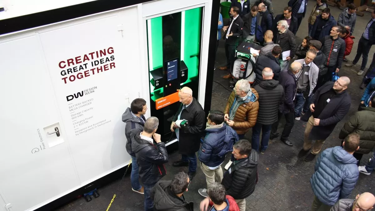 Designwerk prezintă un Mega Charger pentru camioane electrice