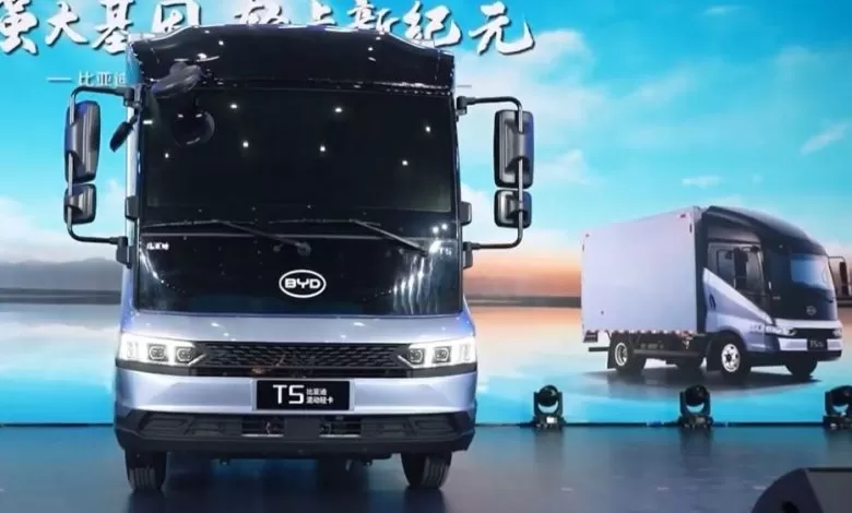 BYD a prezentat primul său camion hibrid