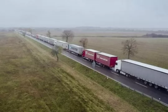 Transportatorii slovaci au blocat singura frontieră a Slovaciei cu Ucraina
