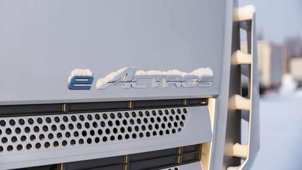 eActros iarna: cum se comportă camionul electric la frig