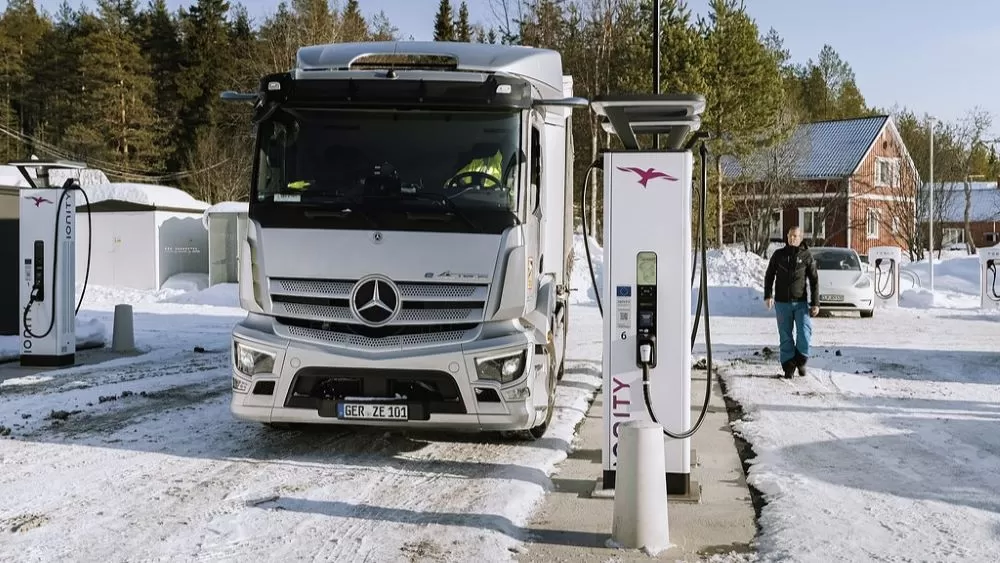 eActros iarna: cum se comportă camionul electric la frig