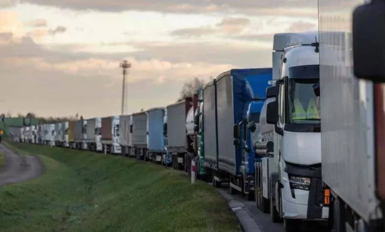 Cărăușii polonezi îi acuză pe ucrainenii de concurență neloială