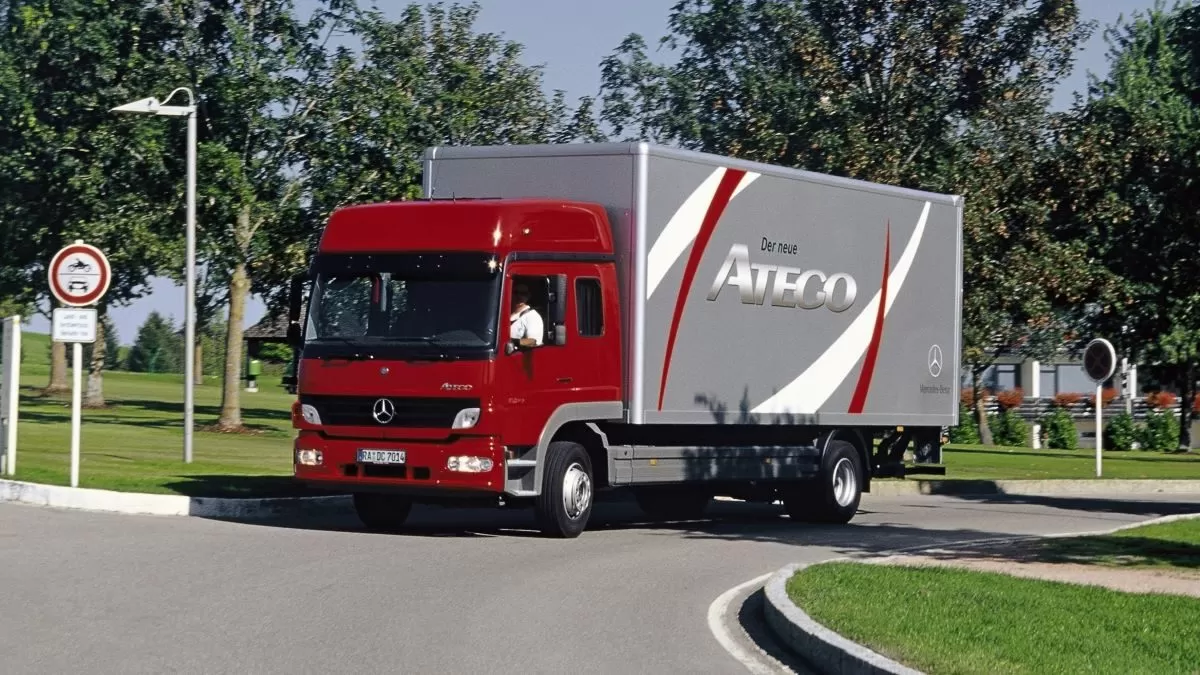 Mercedes-Benz Atego a împlinit 25 de ani 3 Mercedes-Benz Atego a împlinit 25 de ani