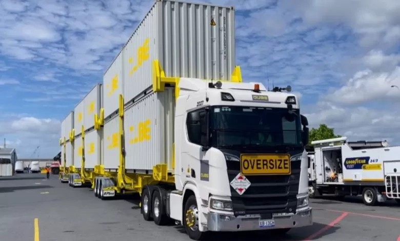 Ansamblu pentru 12 containere: 3 remorci și 7 metri înălțime 1 Ansamblu pentru 12 containere: 3 remorci și 7 metri înălțime