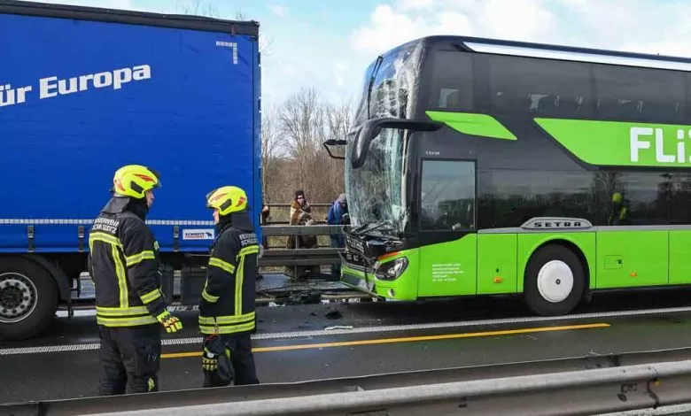 Germania: Patru persoane rănite în urma unui accident de autocar