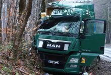 Germania: Un șofer român de camion beat a intrat într-un copac