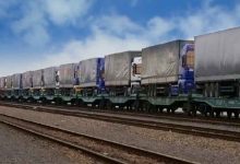 Ucraina urcă camioanele pe tren pentru a ocoli blocada transportatorilor polonezi