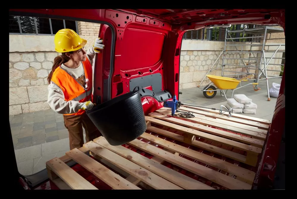 Ford Pro prezintă noul Transit Connect cu sistem Plug-in Hybrid