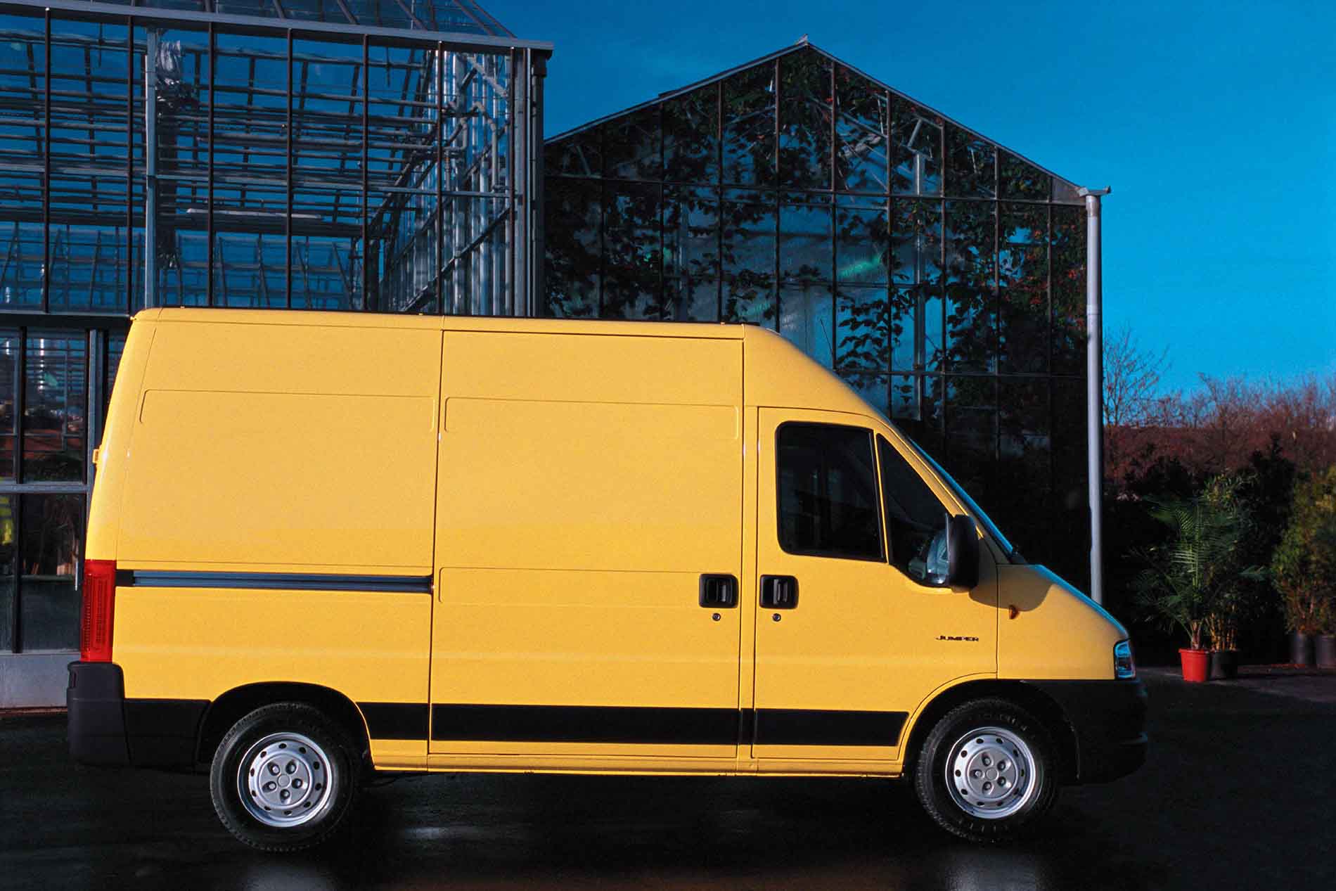 Citroën Jumper aniversează 30 de ani de prezență pe piață 3 citroen jumper 2