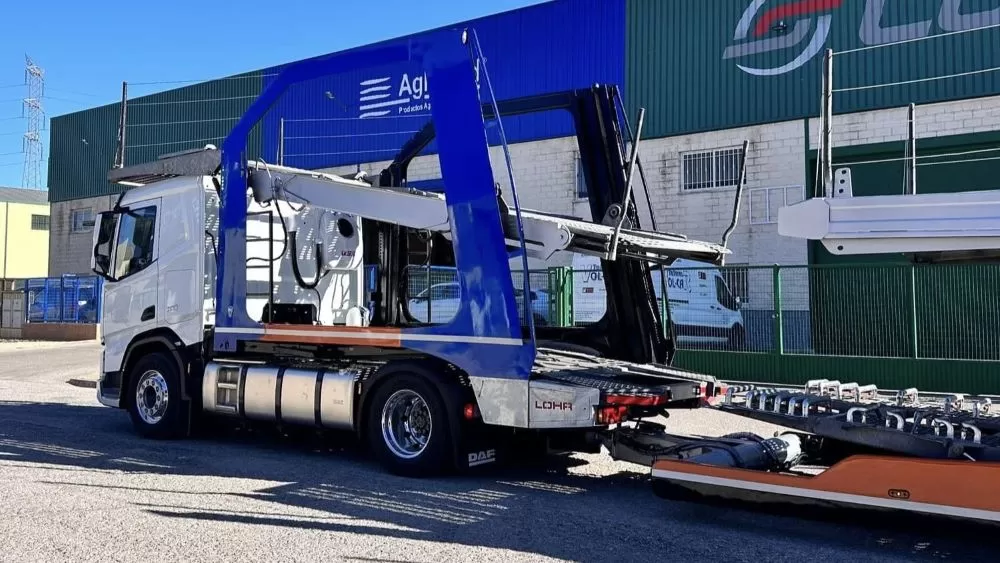 DAF XD în versiune transportor de mașini