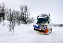 Norvegia: Deszăpezire cu un cap tractor electric cu plug de zăpadă