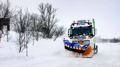 Norvegia: Deszăpezire cu un cap tractor electric cu plug de zăpadă