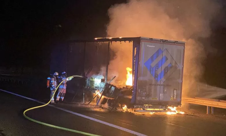 Incendiu de camion pe autostrada A61 din Germania 1 Incendiu de camion pe autostrada A61 din Germania