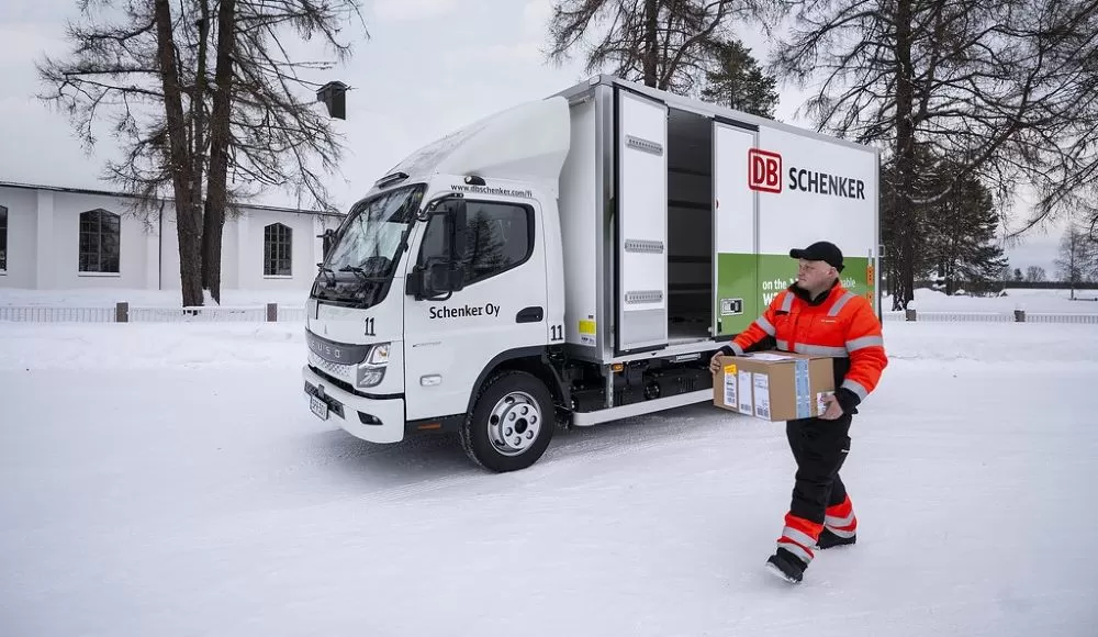 Distribuție locală la temperaturi de -30°C cu FUSO eCanter 4 DB Schenker folosește FUSO eCanter într-una din cele mai reci regiuni din Europa