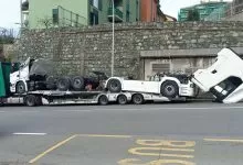 Două camioane Scania noi, lăsate fără cabină de un șofer beat