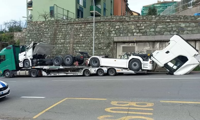 Două camioane Scania noi, lăsate fără cabină de un șofer beat